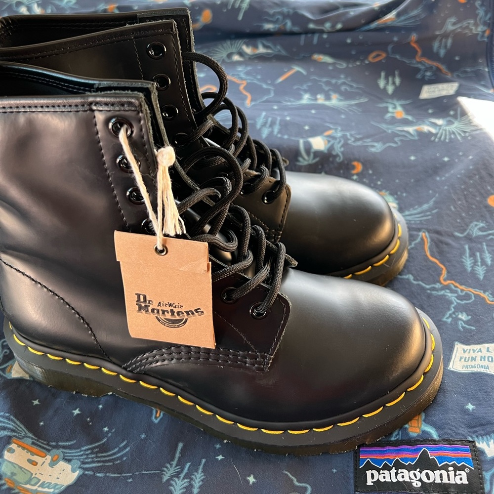 🖤🖤🖤 Smooth black leather Dr. Marten boots. Style UK 5  US women’s 7.5 🖤🖤🖤
